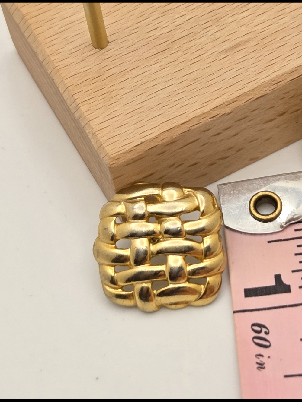 Vintage Gold Tone Woven Basketweave Square Post Earrings 1" - Picture 11 of 11